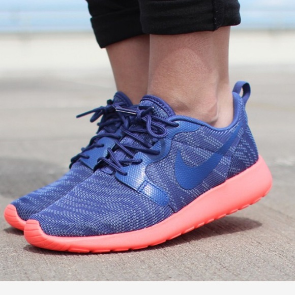 Nike Shoes - NEW • Nike • Roshe Run Athletic Sneakers 8.5 Blue